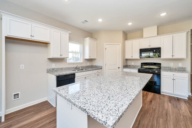 Building Photo - Newly Renovated Home in Brookwood!