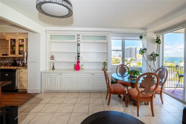 Building Photo - 7545 E Treasure Dr