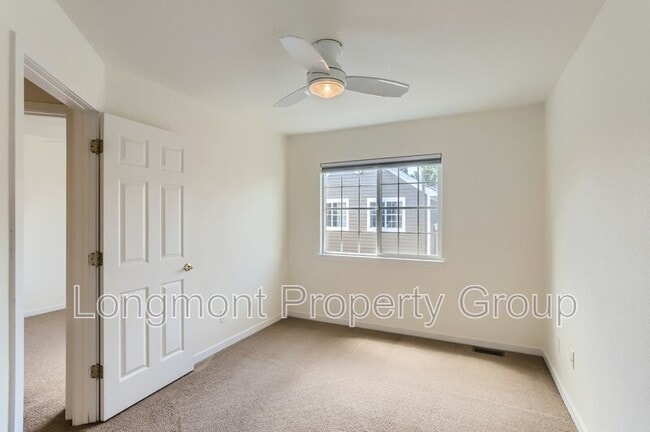 Building Photo - 907 Snowberry St