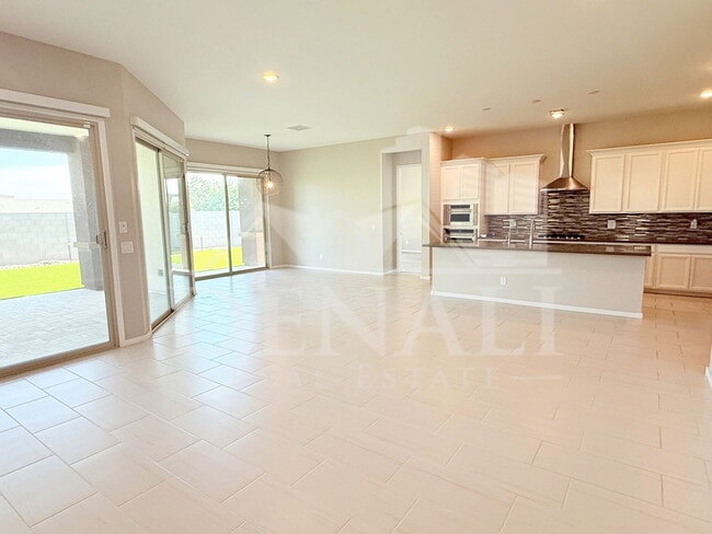 Building Photo - 1153 E Nolan Pl