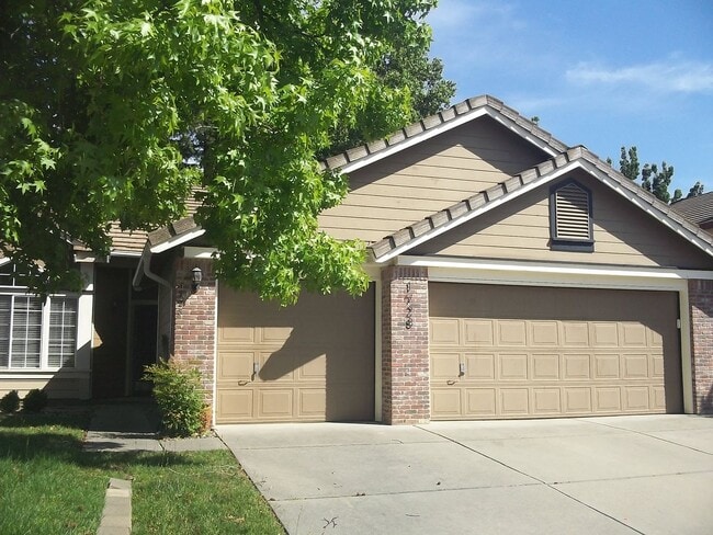 Building Photo - Woodcreek Oaks area home on quiet street
