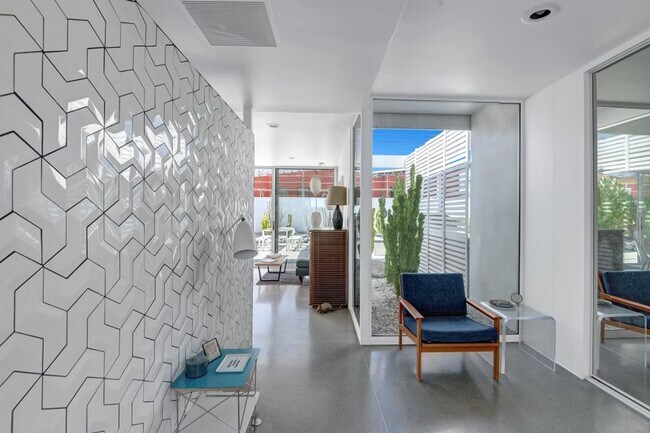 Building Photo - Mid-Century Steel Oasis in Palm Springs (Monthly Only - No Long Term)