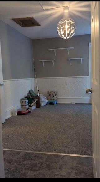 Main Bed - 327 S Adams St