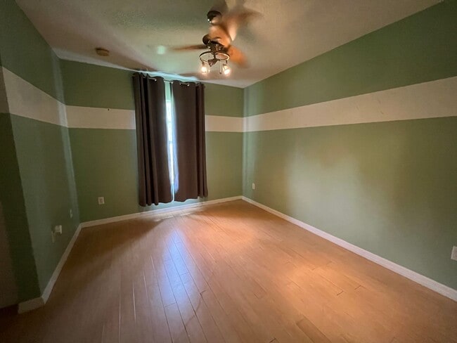 Building Photo - 3 Bedroom, 2 Bath home w/2 Car Garage on 5...