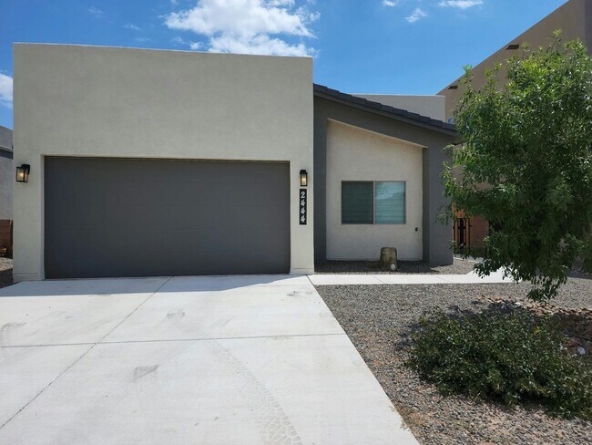 Building Photo - Modern 3-Bed, 2-Bath Home in Rio Rancho’s ...