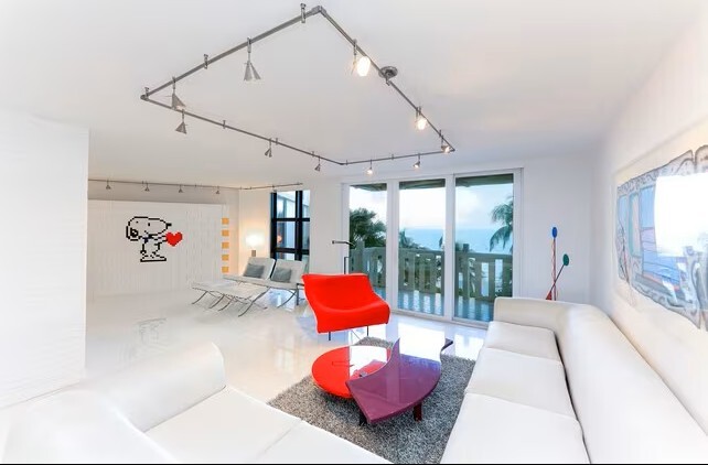 Living room - 1111 Crandon Blvd