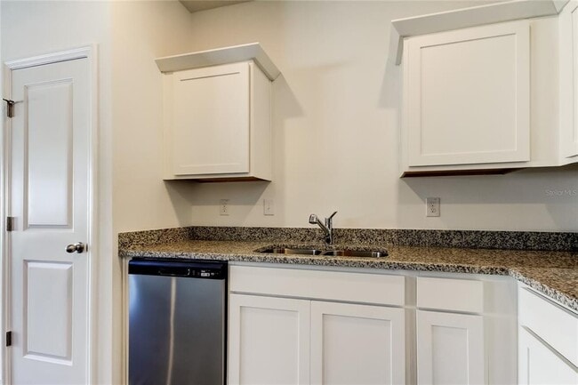 Building Photo - 11925 Sylvia St