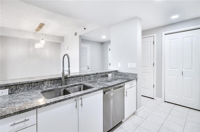 Building Photo - 3338 Peachtree Rd NE
