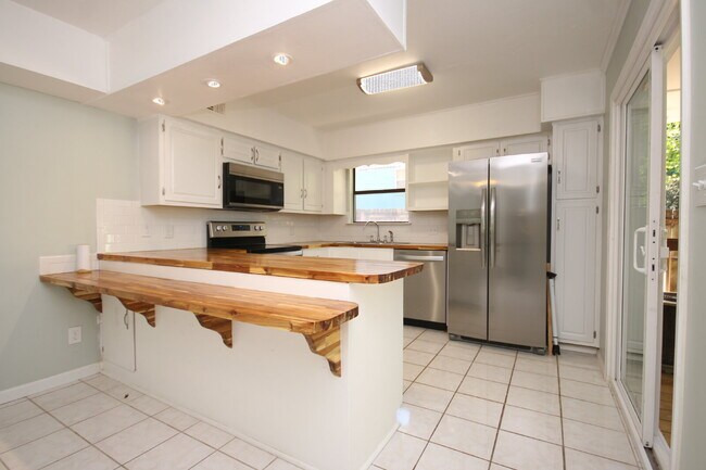 Building Photo - Waterfront Living Nearby – 2/1.5 Townhouse...