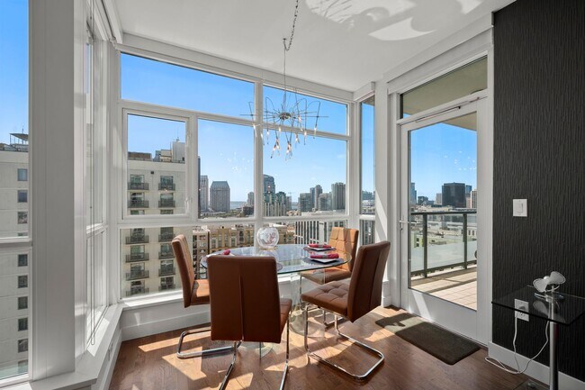 Building Photo - West Facing Downtown Condo for Rent!