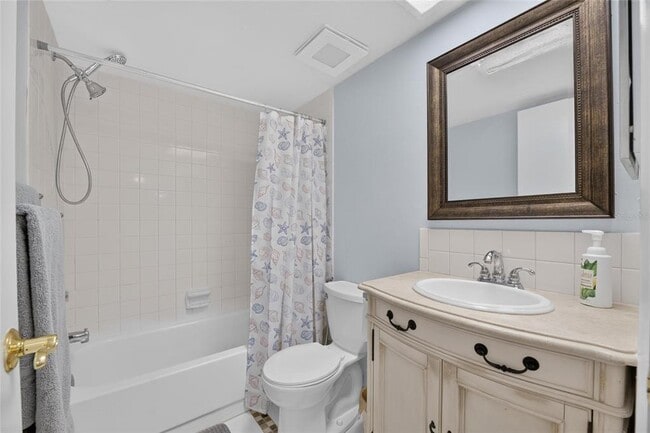 Building Photo - 115 Lakeview Pl