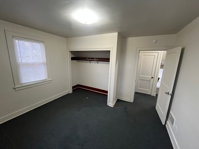 Building Photo - 1801 Universal Rd