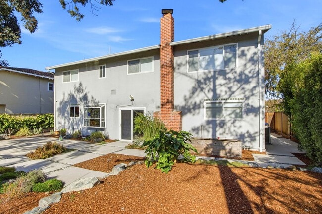 Building Photo - 6137 Banner Dr