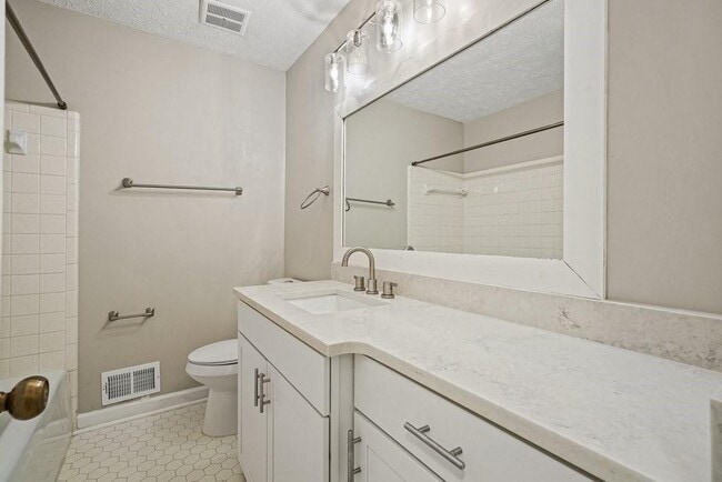 Building Photo - 1524 Brompton Ct