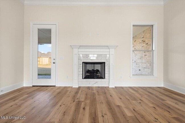 Building Photo - 464 Aurora Cir