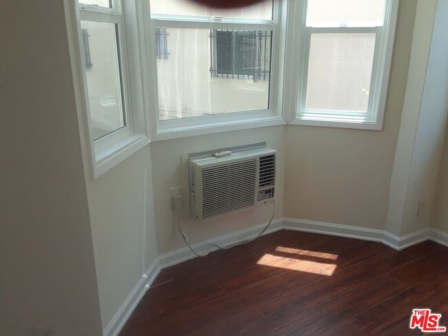 Building Photo - 2117 S Marvin Ave