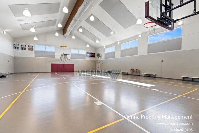 Building Photo - 829 Courtyards Loop