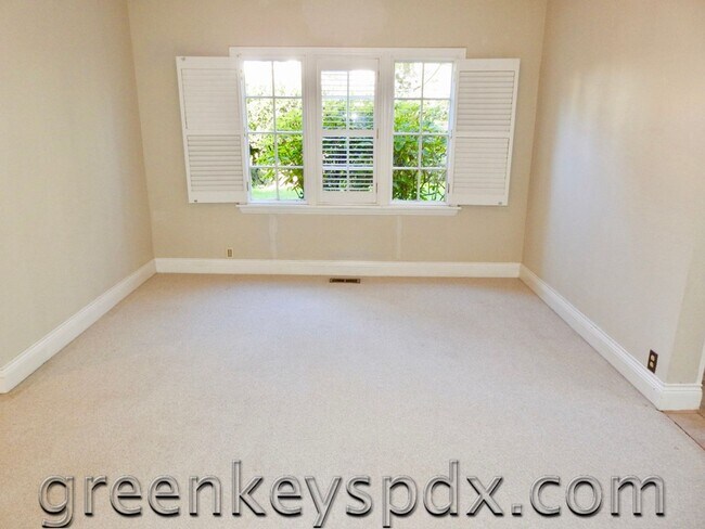 Building Photo - 10197-1136