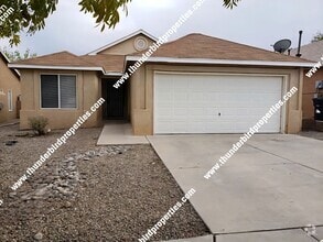 Building Photo - Great location - 4 Bedroom, 2 Bathroom, 2 ...