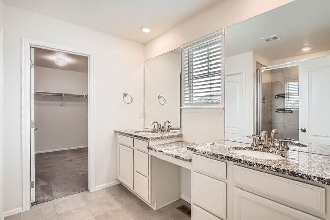 Building Photo - Beautiful 3 Bedroom Home in the desirable ...