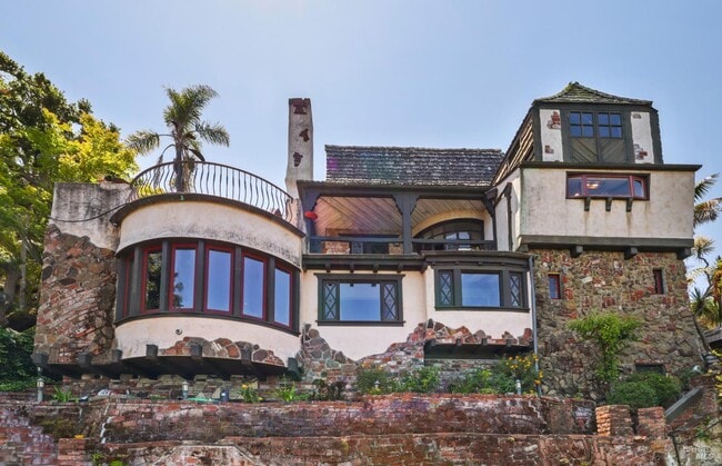 Building Photo - 246 Beach Rd