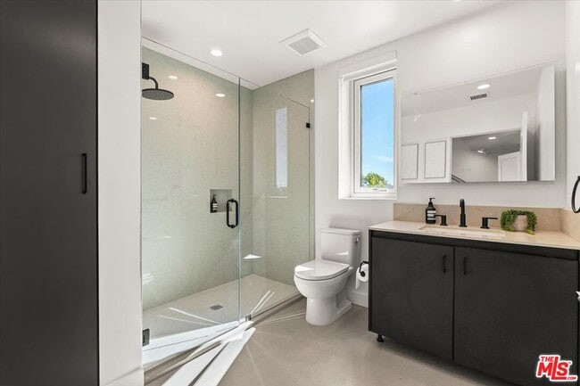 Building Photo - 1257 N Sweetzer Ave