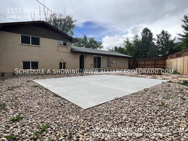 Building Photo - 1333 Holmes Dr
