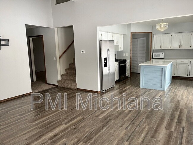 Building Photo - 19901 Oakdale Ave