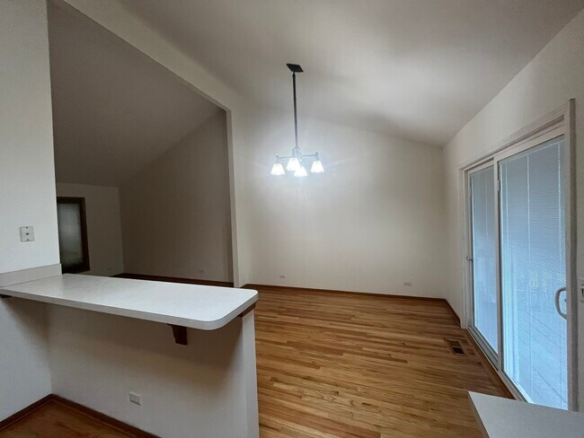 Building Photo - 3S572 Haylett Ave