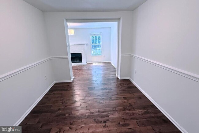 Building Photo - 10100 Walnut Wood Ct