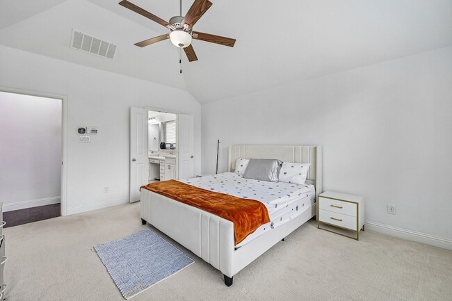 Building Photo - 808 Parkland Dr