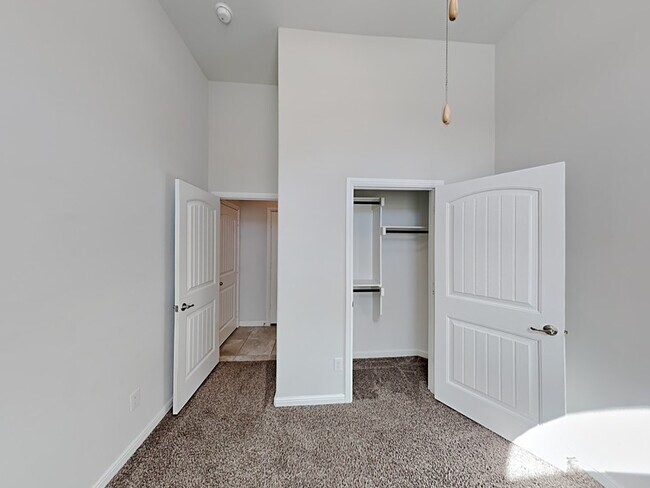 Building Photo - 9113 Golden Hollow Ln