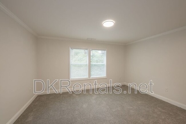 Building Photo - 2027 Lois Pl NW