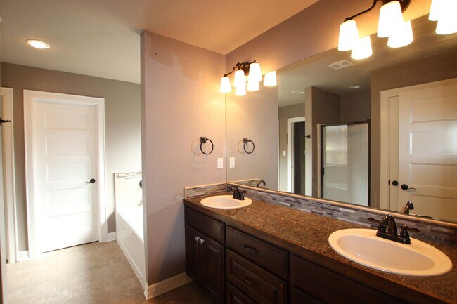 Building Photo - Coming Soon-Beautiful 3 bedroom 2 bath home in Flint!