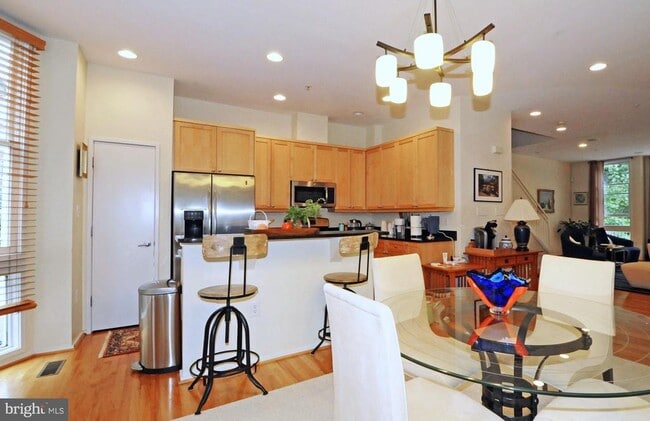 Building Photo - 2010 N Westmoreland St