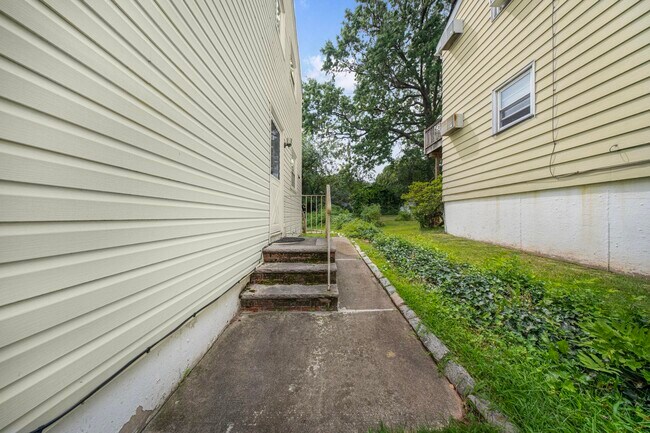 Building Photo - 420 Kipp Ave