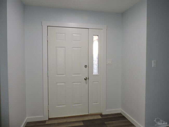 Building Photo - 526 Briarwood Dr