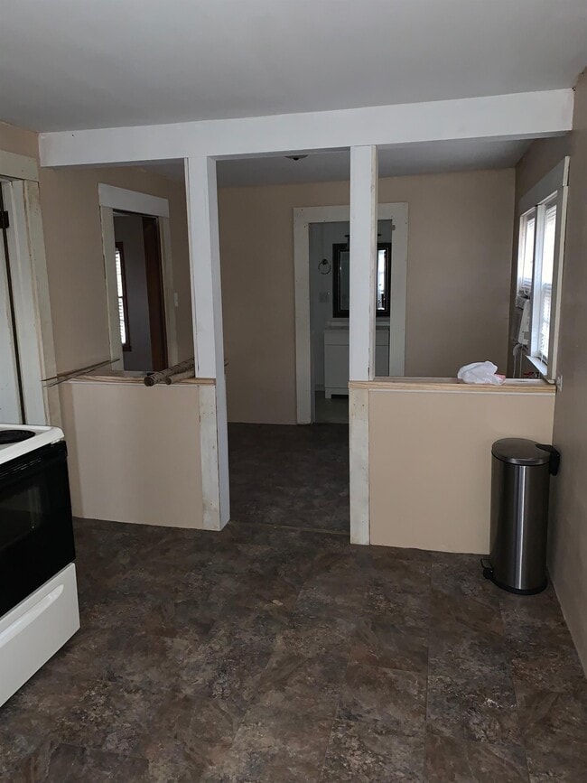 Building Photo - 3558 Main St