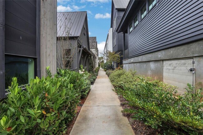 Building Photo - 11291 Serenbe Ln