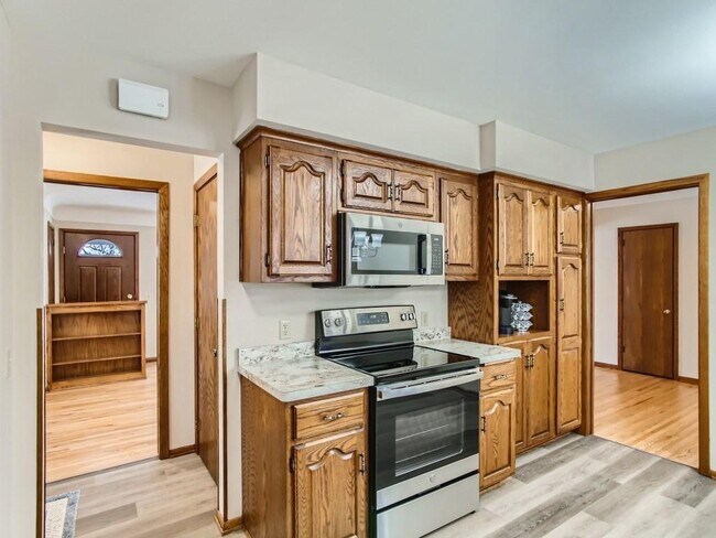 Building Photo - 12625 Monterey Ave S