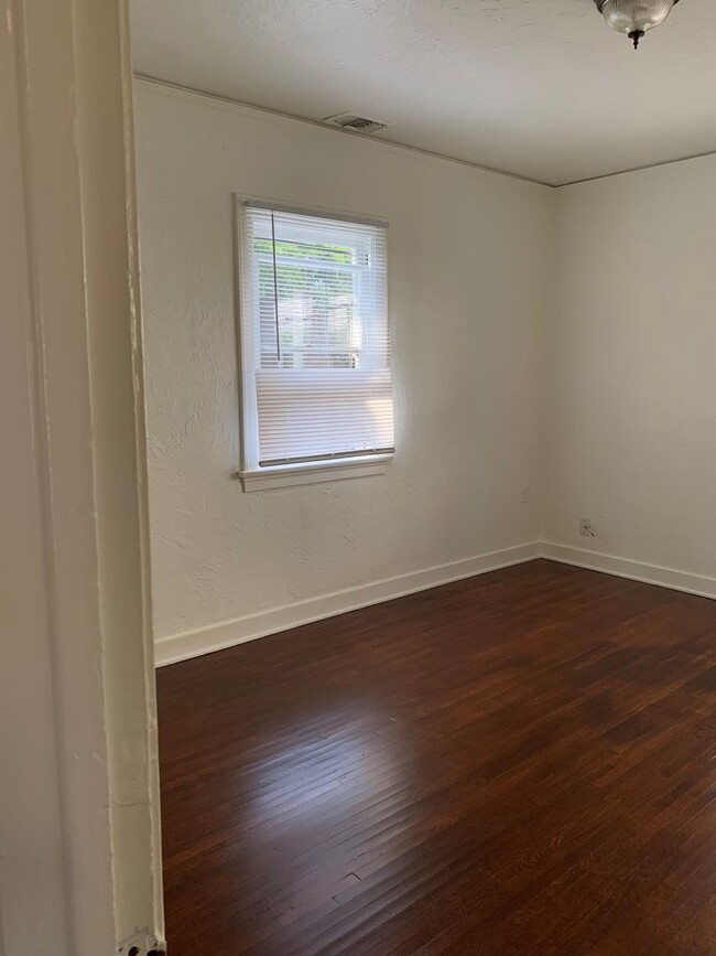Building Photo - Charming Santa Paula Home