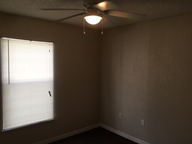 Building Photo - 6637 Gentle Oaks Dr E