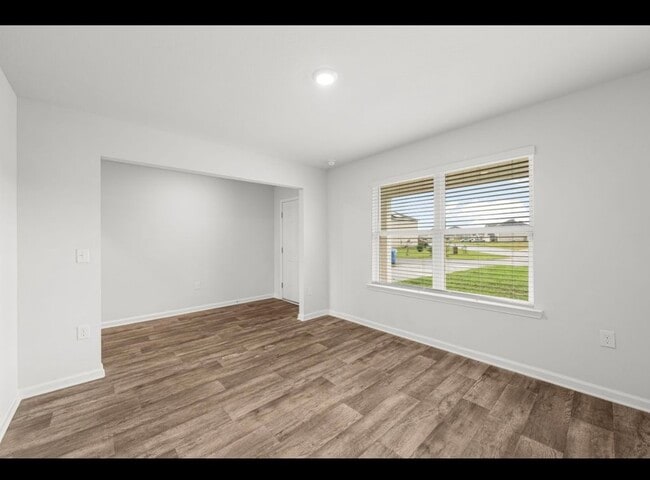 Building Photo - 5832 Viking Wy