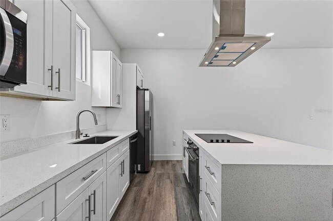 Building Photo - 511 Sweetwater Dr