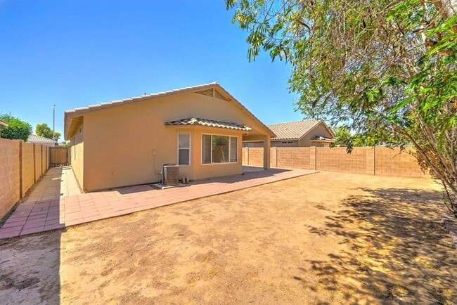 Building Photo - READY TO VIEW NOW! Bright, Open Floorplan w/ Brand New Interior Paint & Carpet!