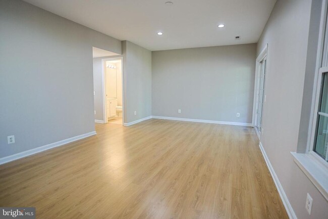 Building Photo - 3641 Bracknell Dr