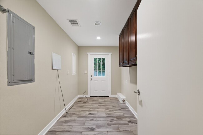 Building Photo - 15423 S Brentwood St