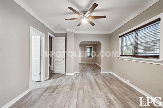Building Photo - 533 Raymer Blvd