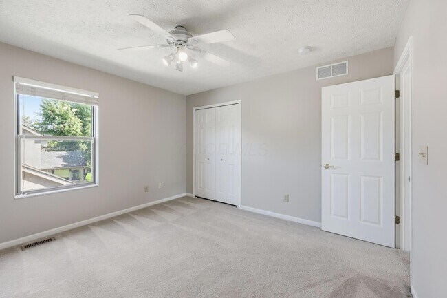 Building Photo - 6498 Ringsend Ct