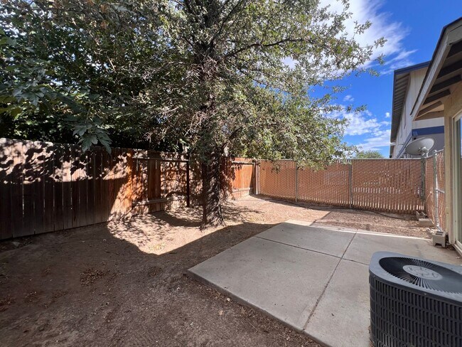 Building Photo - 725 Starlite Dr